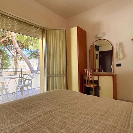Hotel Zanella Червия Экстерьер фото