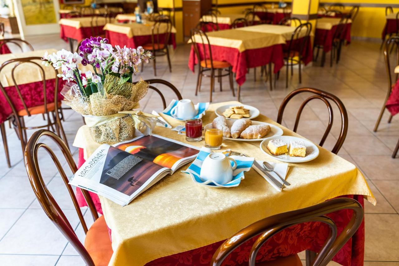 Hotel Zanella Червия Экстерьер фото