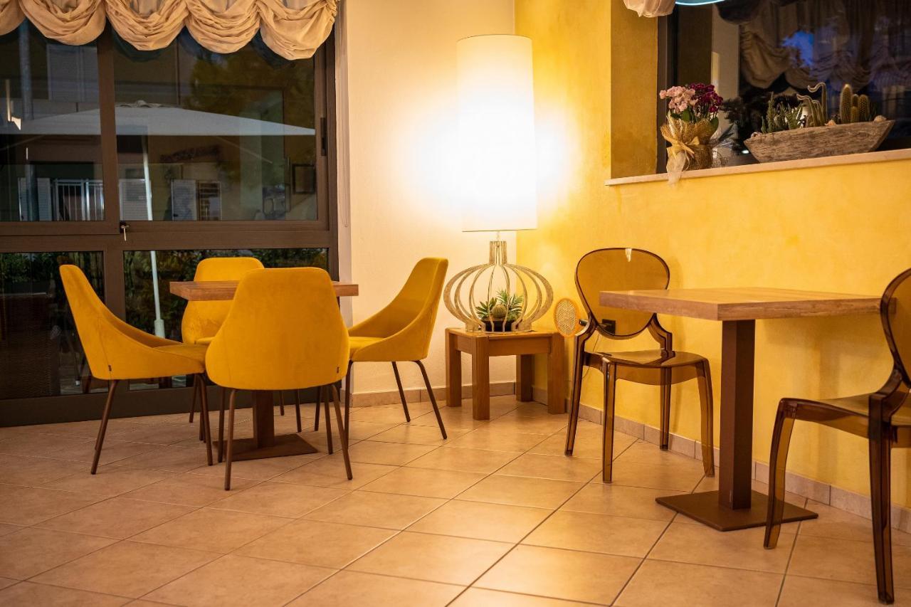 Hotel Zanella Червия Экстерьер фото