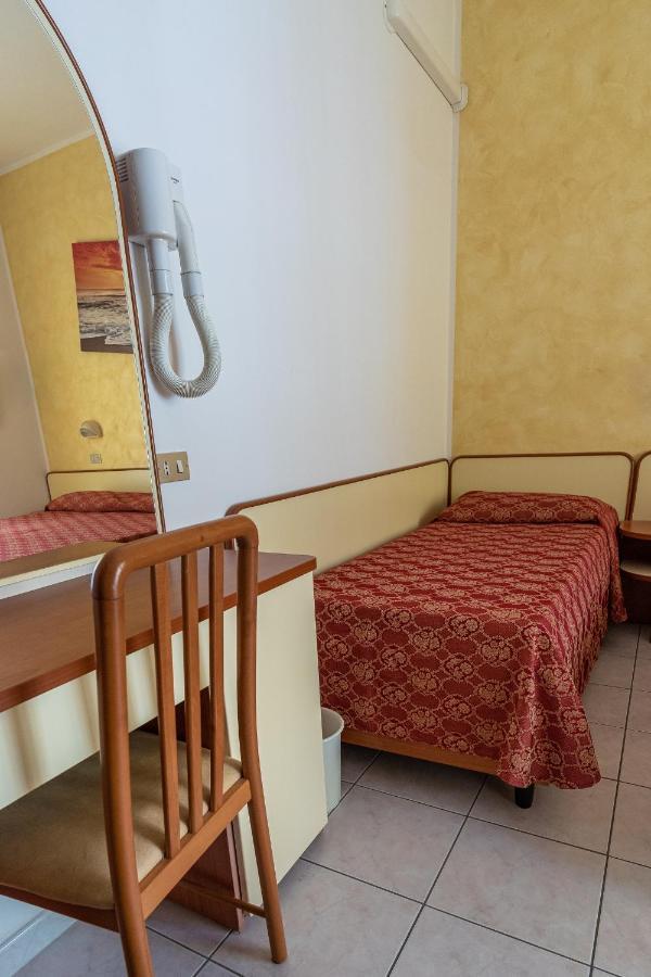 Hotel Zanella Червия Экстерьер фото