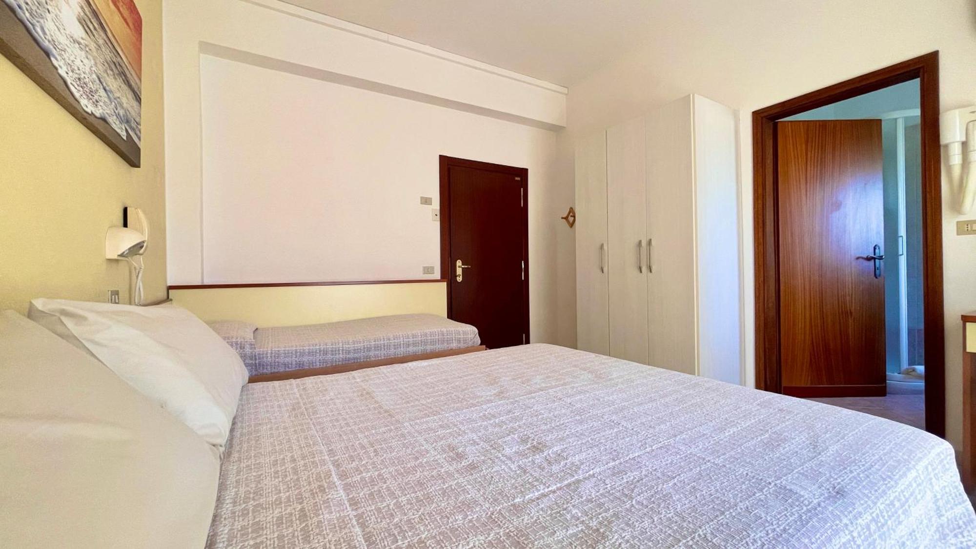 Hotel Zanella Червия Экстерьер фото