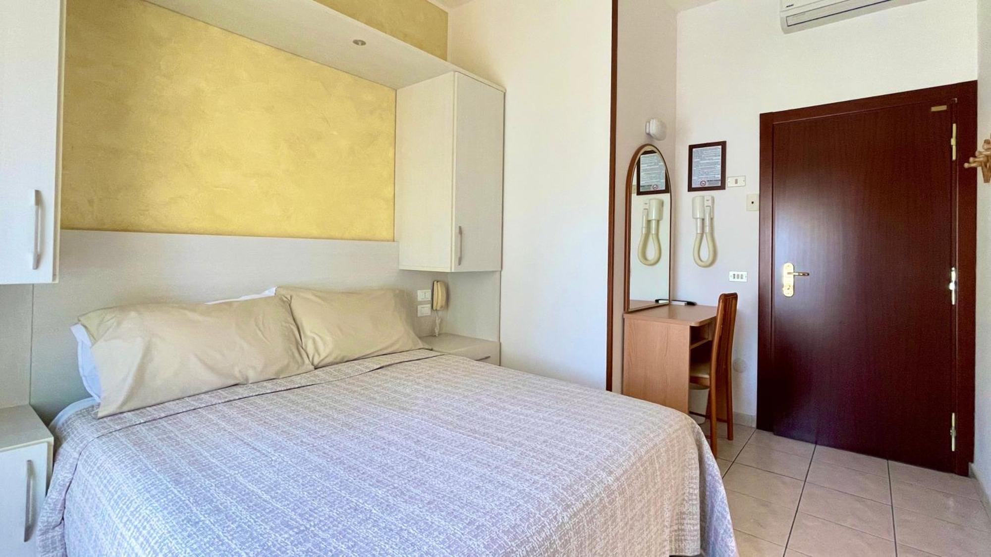 Hotel Zanella Червия Экстерьер фото